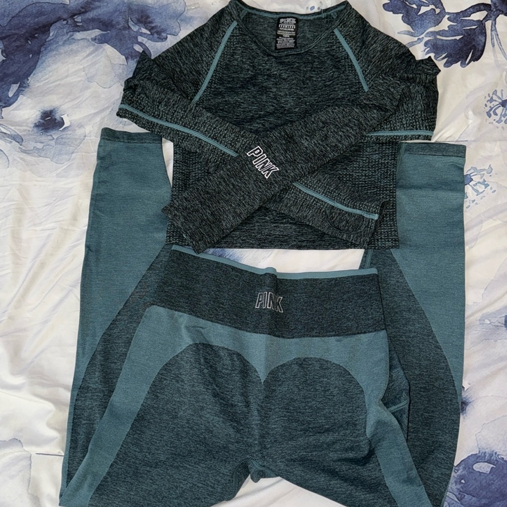 Set pink Victoria secret seamless leggings 
Used a few times